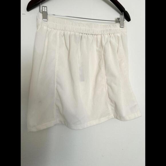 Sincerely Jules White Pleated Mini Skirt White Ribbed Women's Size M NWT - Picture 2 of 5